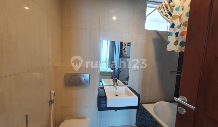 Via Ciputra World Mayjend Sungkono 2