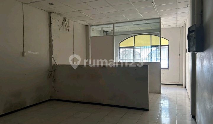Shop for Rent in Panjang Jiwo, Surabaya 2
