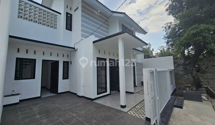 Dijual Rumah Tropis Hitam Putih Modern Minimalis 2 Lantai Bekasi 2