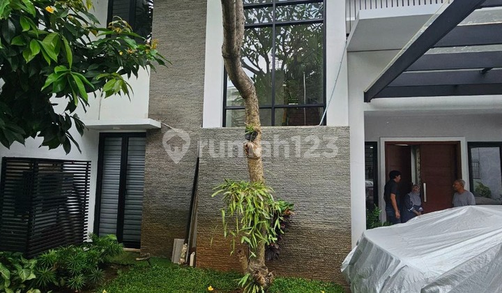 Rumah Bergaya Minimalist Modern di Cilandak.