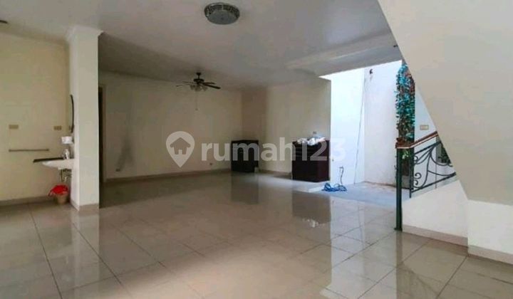 Rumah Lux Griya Inti Sentosa 12x20 4+1kmr.3+1kmr Mandi.