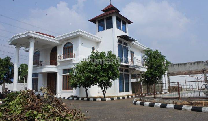 Dijual Rumah Megah Dengan Halaman Luas 1