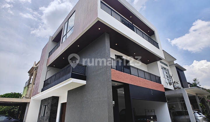 Rumah Alam Sutera Flamboyan Brand New Bangunan Mandiri Lift Semi Furnish