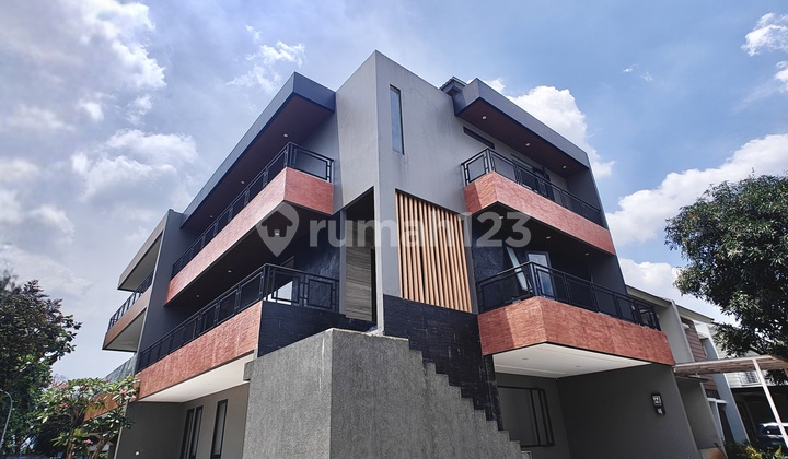 Rumah Alam Sutera Feronia Brand New Bangunan Mandiri Cantik Lift Semi Furnish