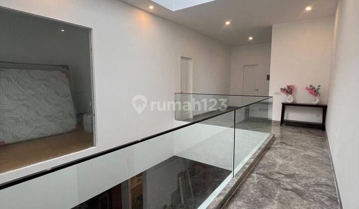 Rumah Baru Alam Sutera Cantik Swimming Pool Semi Furnish 1