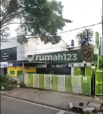 Rumah Cocok Untuk Usaha, Menghadap Jalan Raya, Tanjung Duren, Jakarta Barat 1