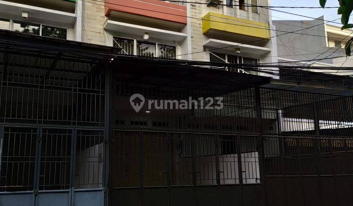 Ruko Tiga Lantai Dengan Akses Jalan Lebar, Taman Cosmos 3