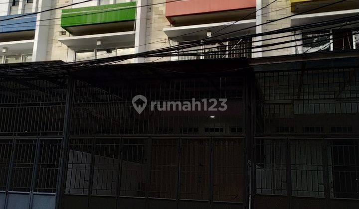 Ruko Tiga Lantai Dengan Akses Jalan Lebar, Taman Cosmos 4
