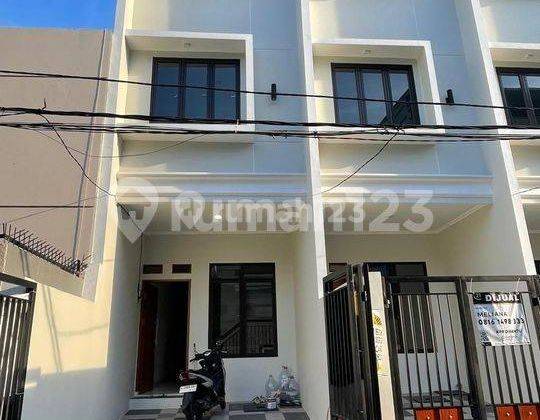 Rumah Minimalis Modern Baru, Taman Ratu, Jakarta Barat 1