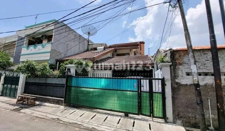 Rumah Dengan Arsitektur Dalam Menarik, Kartini, Jakarta Pusat