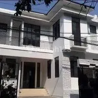 Rumah Dengan Arsitektur Cantik Dan Mewah, Bendungan Hilir, Jakarta Pusat 1