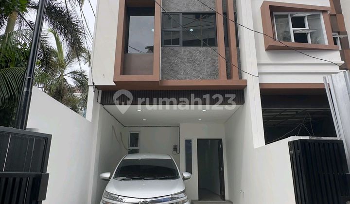 Rumah Baru Jalan 2 Mobil Harga 1 Mobil, Tanjung Duren, Jakarta Barat