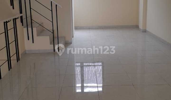 Strategic Row of Shophouses Facing Main Road, Kemanggisan, West Jakarta