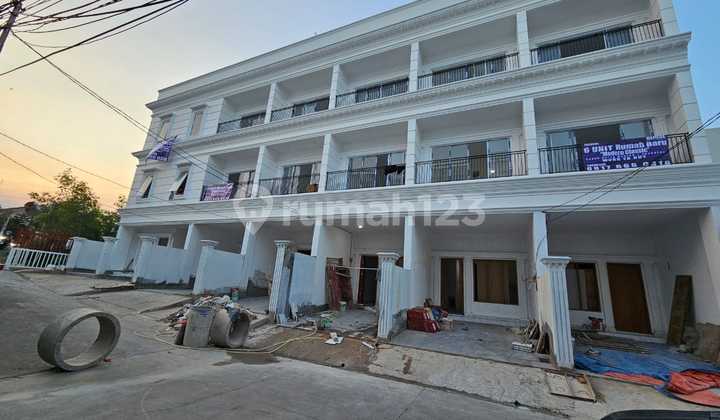 Rumah Baru Cantik Menarik, Tanjung Duren, Jakarta Barat 1