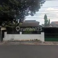 Rumah Dengan Tanah Yang Luas, Murah, Kebon Jeruk, Jakarta Barat Rumah Dengan Tanah Yang Luas, Murah, Kebon Jeruk, Jakarta Barat