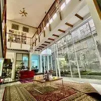 Rumah Memiliki Arsitektur Mewah, Petukangan, Jakarta Selatan 2