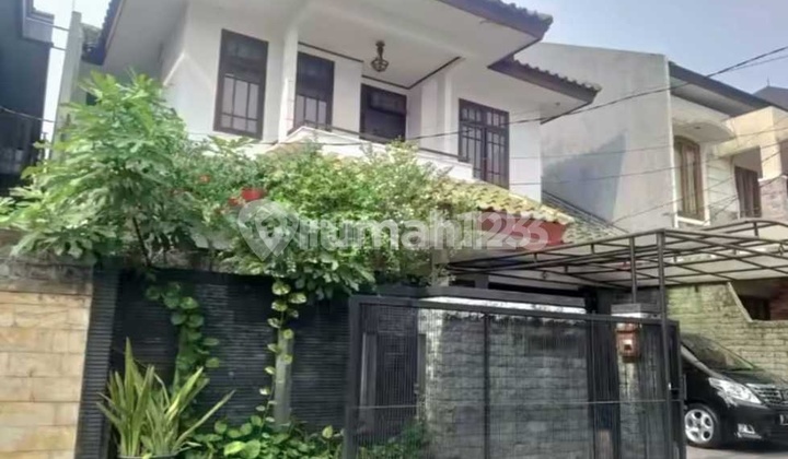 Ready-to-Occupy House in Well-Maintained Condition, Kebayoran Baru, South Jakarta Ready-to-Occupy House in Well-Maintained Condition, Kebayoran Baru, South Jakarta