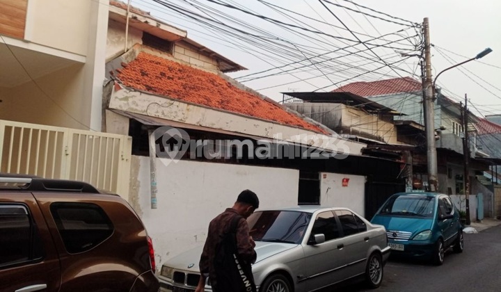 Rumah Lama Hitung Tanah Jalan 2 Mobil, Tanjung Duren, Jakarta Barat