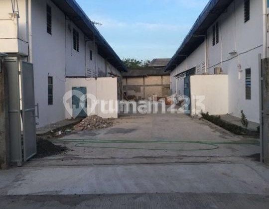 Batik Sepatan Area Warehouse, Floor Area 3200 m², Land Area 2400 m², 40 Feet Container, Tangerang (SL) Batik Sepatan Area Warehouse, Floor Area 3200 m², Land Area 2400 m², 40 Feet Container, Tangerang (SL)
