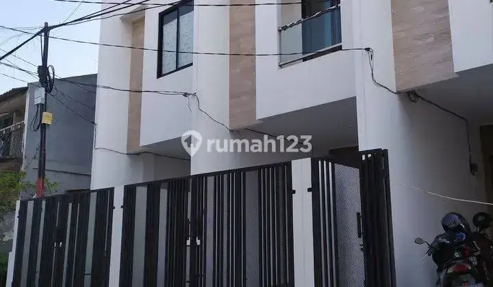 Rumah Di Pusat Kota, Akses Jalan 2 Mobil, Super Murah, Tanjung Duren, Jakarta Barat 1