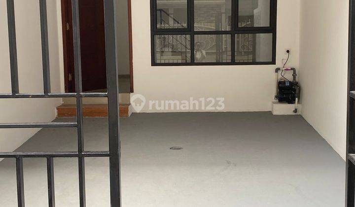 Rumah Baru Gress Dekat Jalan Raya, Tanjung Duren, Jakarta Barat