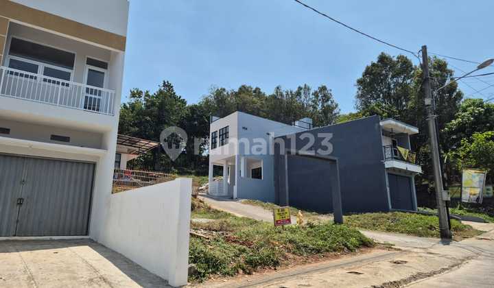 Minimalist House In Gto Cileunyi Wing 2