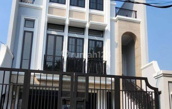 Rumah besar 3 lantai di Jl. Jeruk purutDengan material terbaik 2