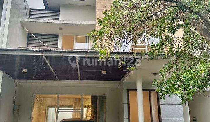 Rumah 2 Lantai di Serenia hills Bagus siap huni Rumah 2 Lantai di Serenia hills Bagus siap huni