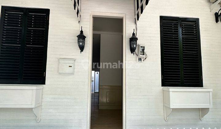 Disewakan Rumah Cantik 3 Lantai  Semi Furnished Klasik Di Lebak Bulus Dekat Mrt Fatmawati Jakarta Selatan 2