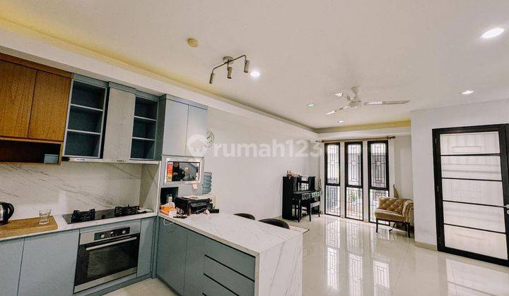 Rumah 2 Lantai Furnished Dalam Komplek Lokasi Strategis 2