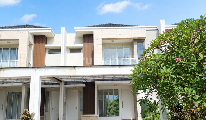 Rumah Siap Huni 3 Lantai Dalam Kompleks Ekslusif di Lebak Bulus Dekat MRT translates to "3-Story Ready-to-Occupy House in an Exclusive Complex in Lebak Bulus, Near MRT" in English. Rumah Siap Huni 3 Lantai Dalam Kompleks Ekslusif di Lebak Bulus Dekat MRT translates to "3-Story Ready-to-Occupy House in an Exclusive Complex in Lebak Bulus, Near MRT" in English.