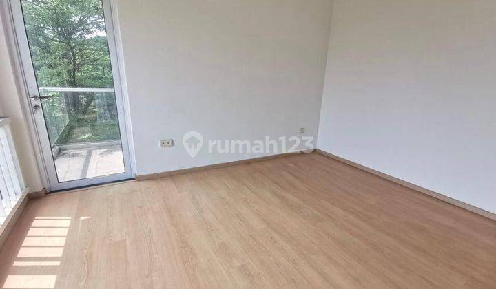 Rumah 3 Lantai Dengan Taman Pribadi Dalam Kompleks Eksklusif 2