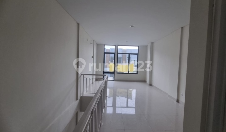 Want to Sell Fast, Cheapest. Shophouse. Avenix 92.. Still New.. Near Atmajaya Campus. Train Station and Intermodal Market.. Ready.