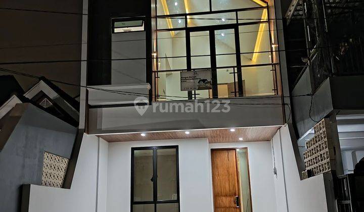Dijual Cepat!! Rumah Baru Mewah Bagus Banget Lokasi Bagus Dan Strategis. Row Jalan Lebar 1