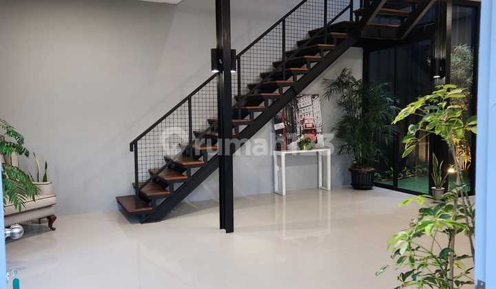 Beautiful House Ready to Live In, Location Near Nusa Loka BSD, Strategic Location in Ciater Permai Yo 2