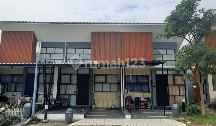 Ready-to-live house in a cool, serene environment. Fully furnished in Golden Park 3, strategic location near Aeon and the KRL station. 2