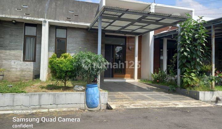tampak depan rumah cantik murah pesona ciwastra