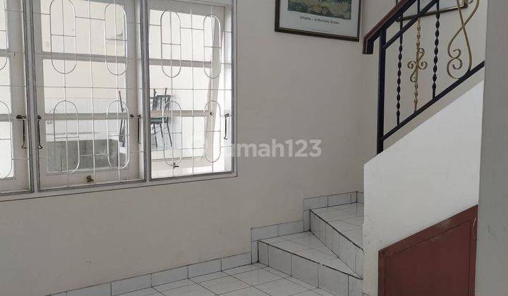 Rumah Bagus 2 Lantai Rapi Dekat Sport Clubdi Kota Wisata 2