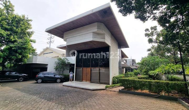 Rumah Klasik di Jalan Utama Cocok Untuk Komersil 1