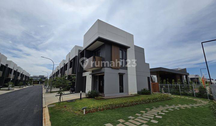 Rumah Hoek Taman Besar Regia Summarecon Crown Gading 2