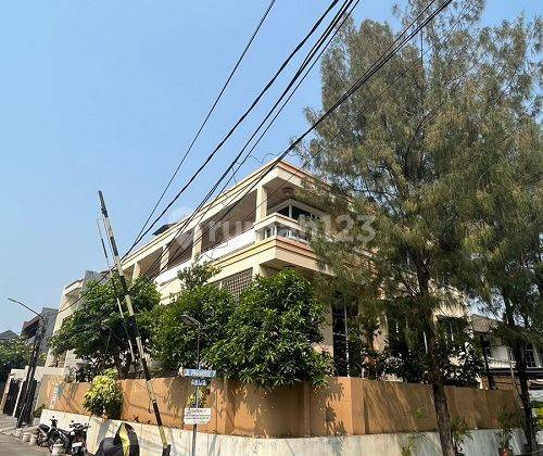 Dijual Rumah Hook Sunter Paradise Luas 403m2, Kondisi Bagus 2