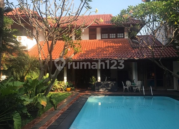 Dijual Rumah Pondok Indah Luas 983m2, 4 Kamar, Ada Kolam Renang Dijual Rumah Pondok Indah Luas 983m2, 4 Kamar, Ada Kolam Renang