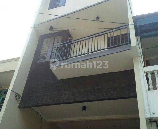 Dijual Rumah Sunter Karya Selatan, Luas 68m2, 3 Lantai, 5 Kamar 1