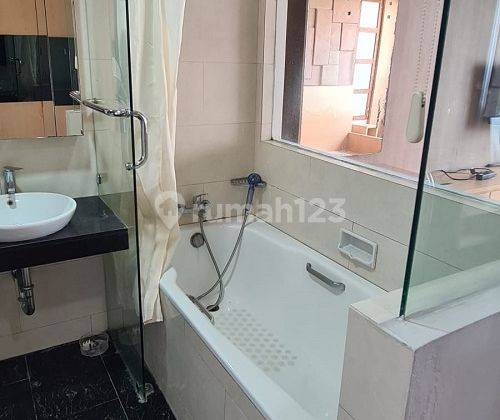 Dijual Apartemen Paladian Luas 140m2 Hadap Utara, Nyaman, Kode Ye  2