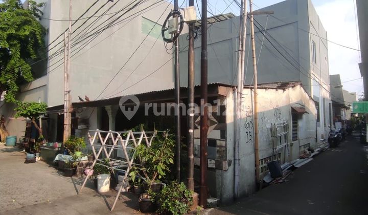 rumah tua agung barat luas 126m hadap utara bebas banjir rumah tua agung barat luas 126m hadap utara bebas banjir