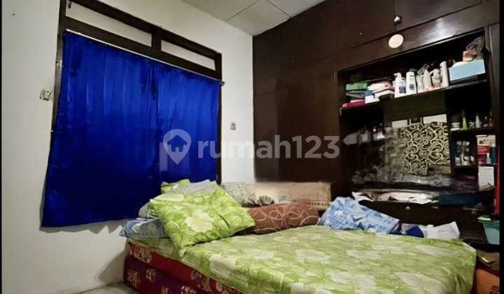 Cipinang Elok area 269m, facing west, the building is still neat and habitable. 2