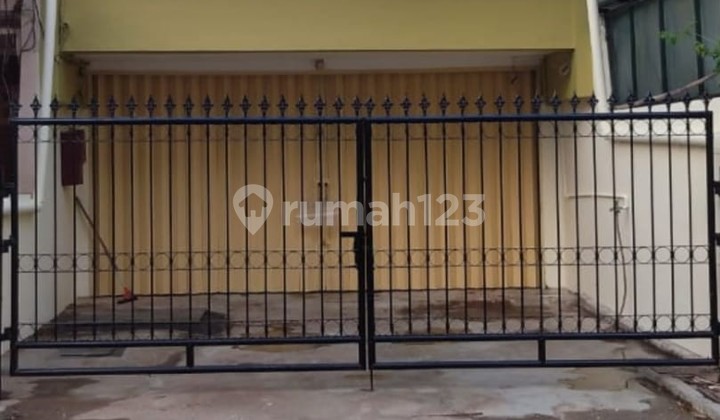 shop house behind sunter mall area 95m facing east building still in good & neat condition