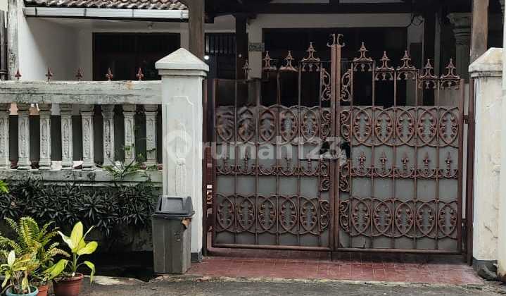 Green Palm Leaf House 120M Wide East Facing 2-Storey Building Already Renovated