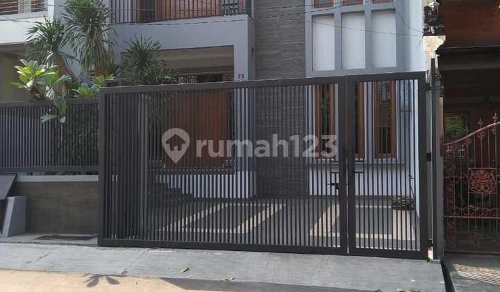 rumah kelapa nias bagus dan rapih dengan luas 160m hadap selatan kondisi furnish