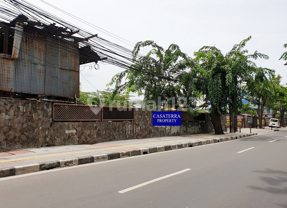 Land by Lake Sunter roadside, area 3096, suitable for taxi pool, Padel, Tennis.